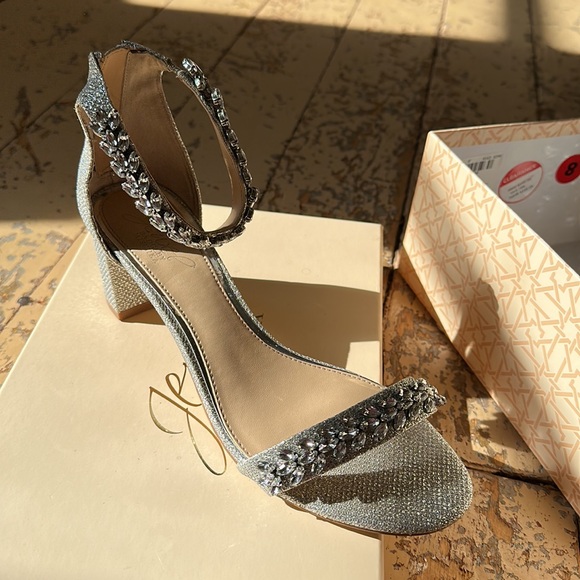 Worn once for a wedding - Picture 3 of 4